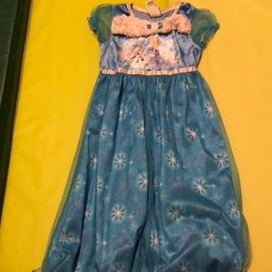 Nightgown/sleepwear.